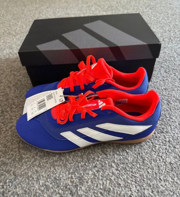 Adidas predator club in sala