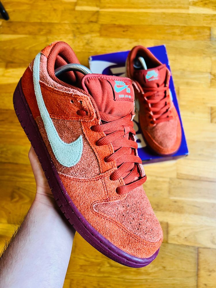 Nike SB Dunk Low Pro Premium "Mystic Red" UK9
