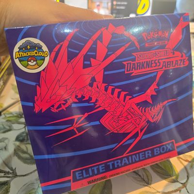 Pokémon Sword & Shield Darkness Ablaze Elite Trainer Box