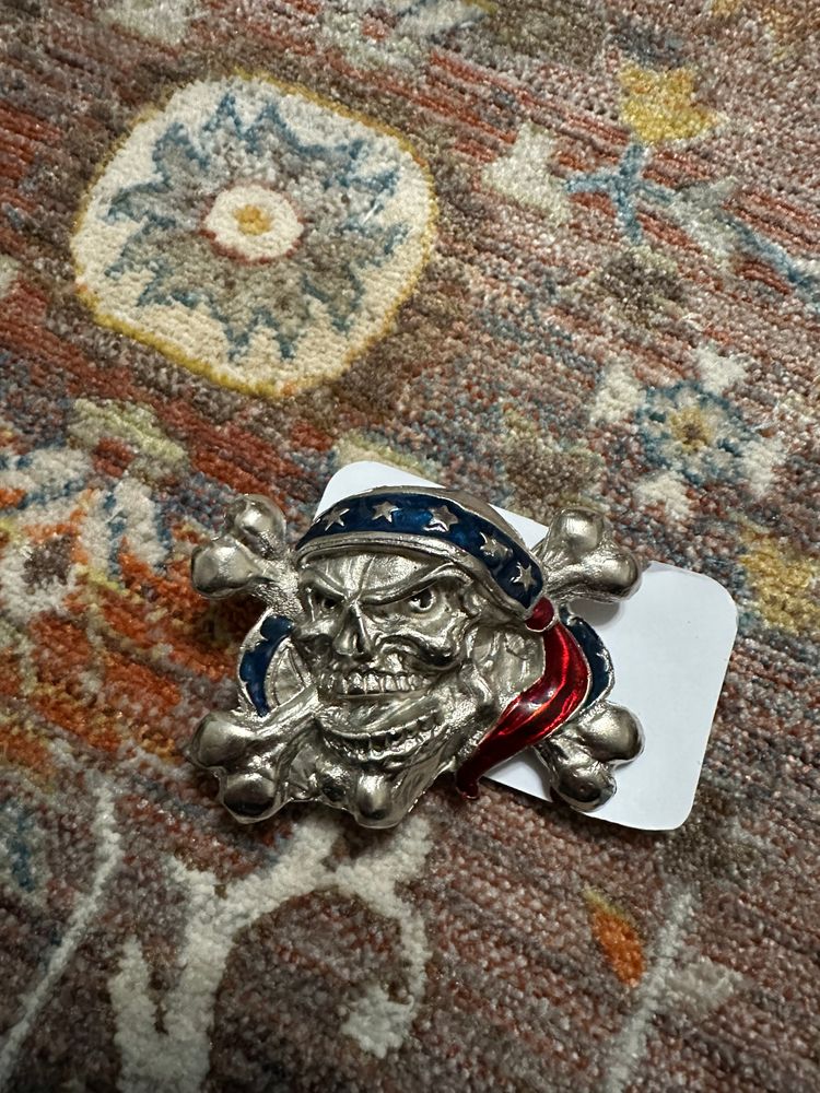 Metal Belt Buckle With Skull And Crossbones Design