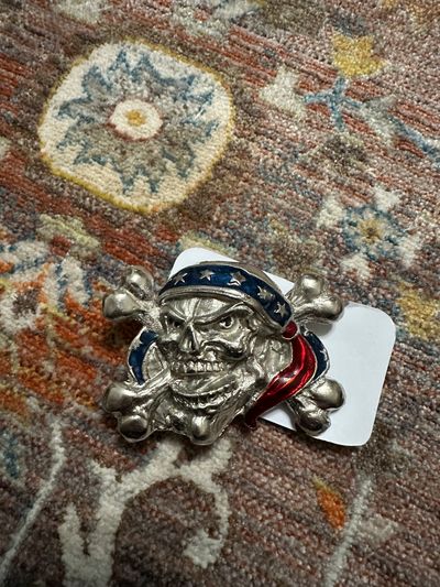 Metal Belt Buckle With Skull And Crossbones Design