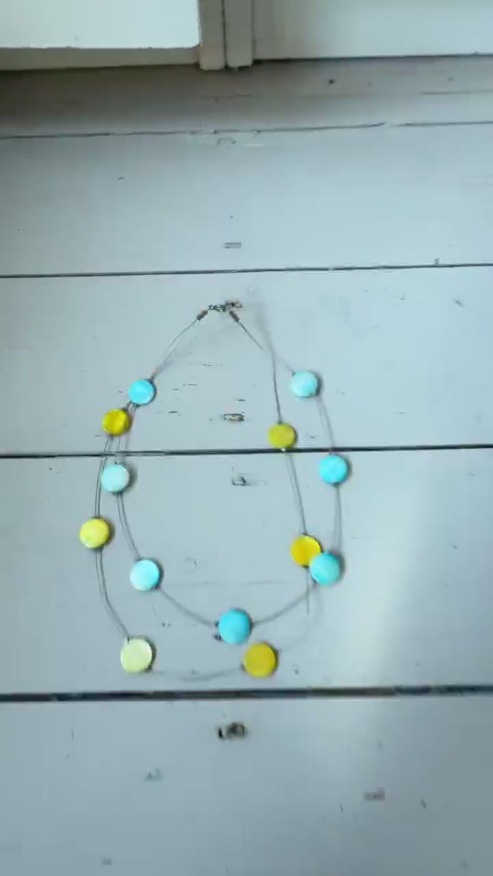Immagine di Multi-Layered Shell-Beaded Necklace 1