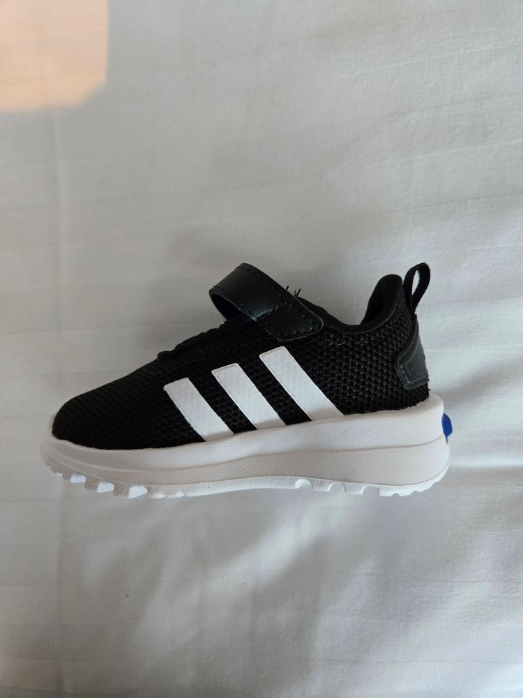 Adidas Kids Black and White Athletic Shoes obraz 3