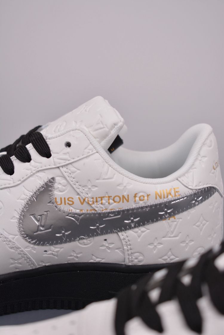 Classic black and white sneakers obraz 3