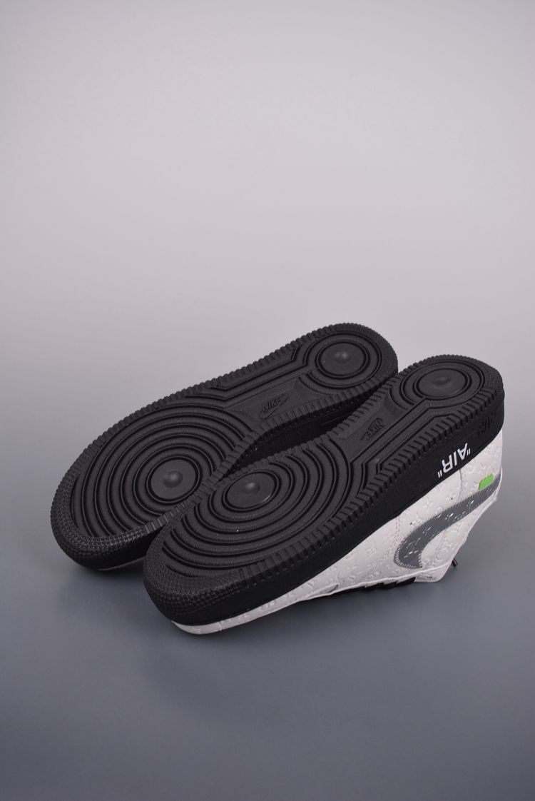 Classic black and white sneakers obraz 6