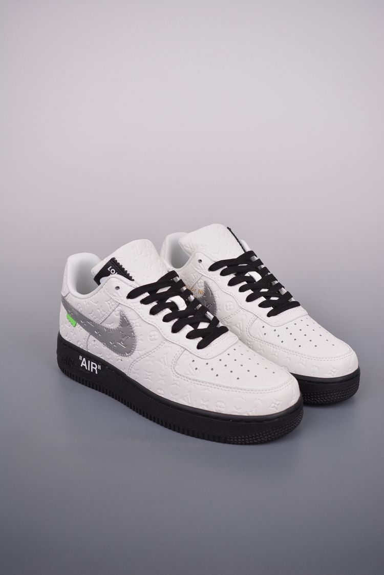 Classic black and white sneakers obraz 2