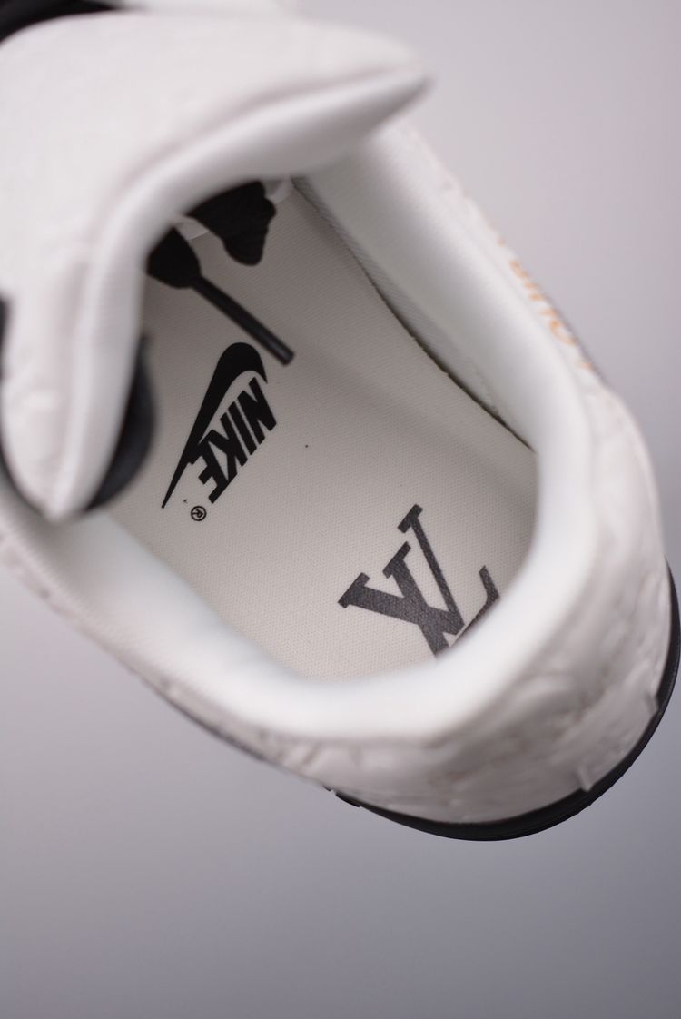 Classic black and white sneakers obraz 4