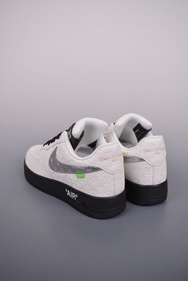 Classic black and white sneakers obraz 8