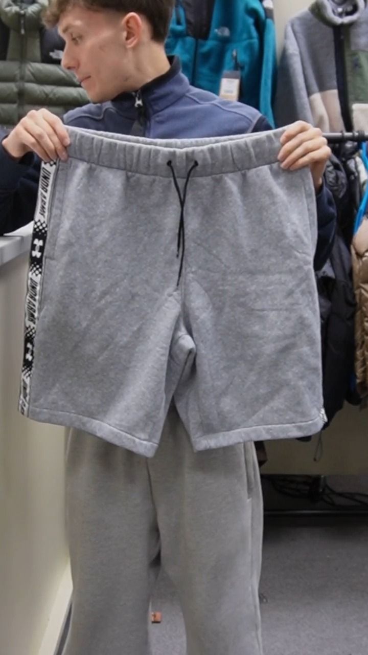 MENS UNDER ARMOUR SHORTS SIZE LARGE 