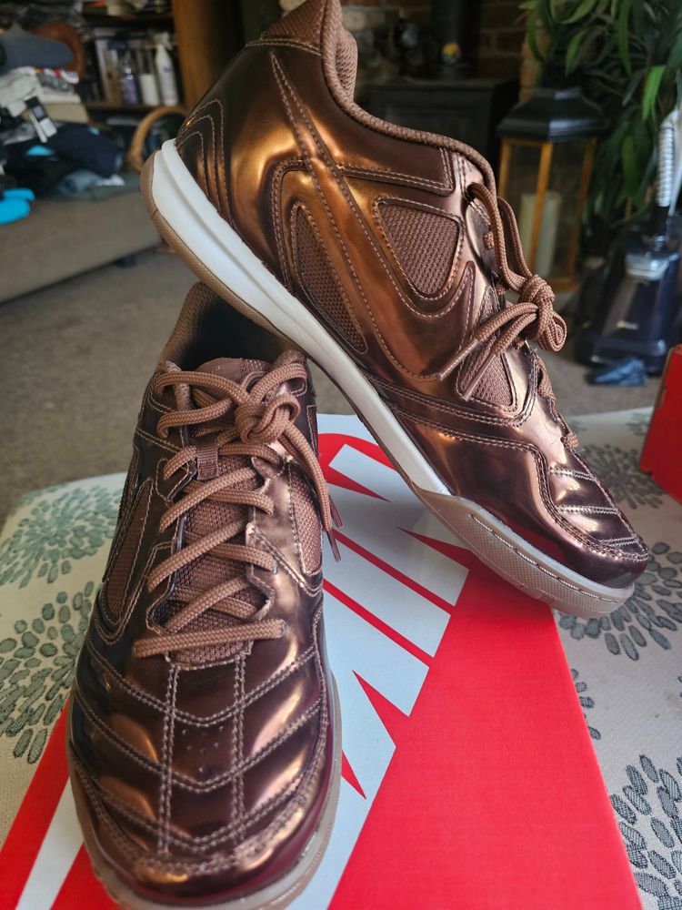 Nike Gato Lv8 Shoes