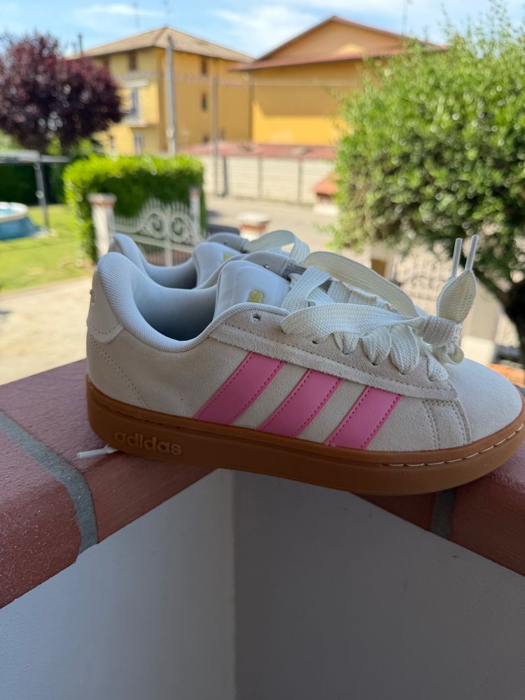 Adidas Originals Adidas White Sneakers With Pink Stripes product image