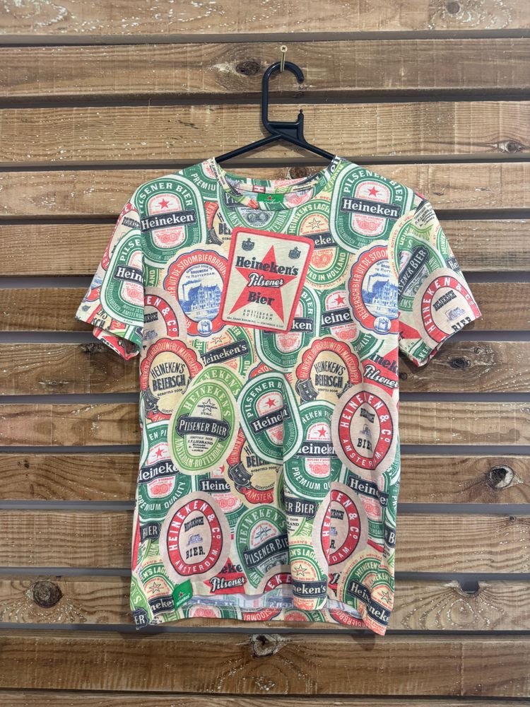 Vintage 90s Heineken print motif T-shirt. Size Small.