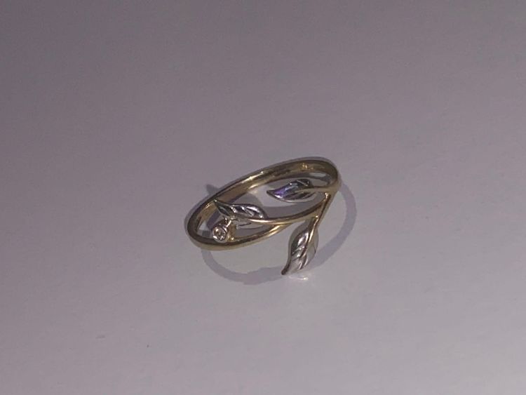 9ct Gold-Tone Leaf Design Ring 2