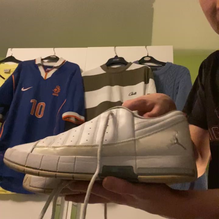Jordan Retro jordans size UK 9 product image