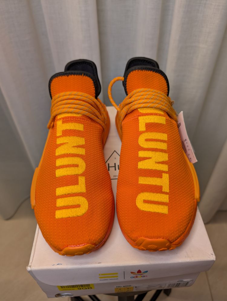Adidas Orange Pharrel Williams size 42 2/3