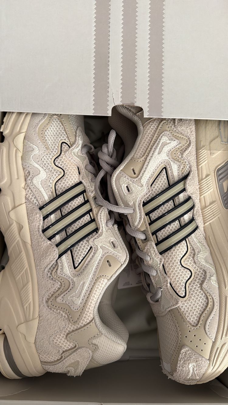 Adidas Sneakers