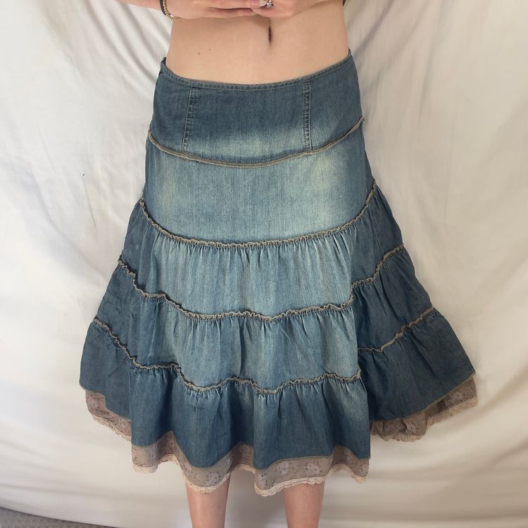 Y2K Tiered Denim Midi Skirt obraz 2