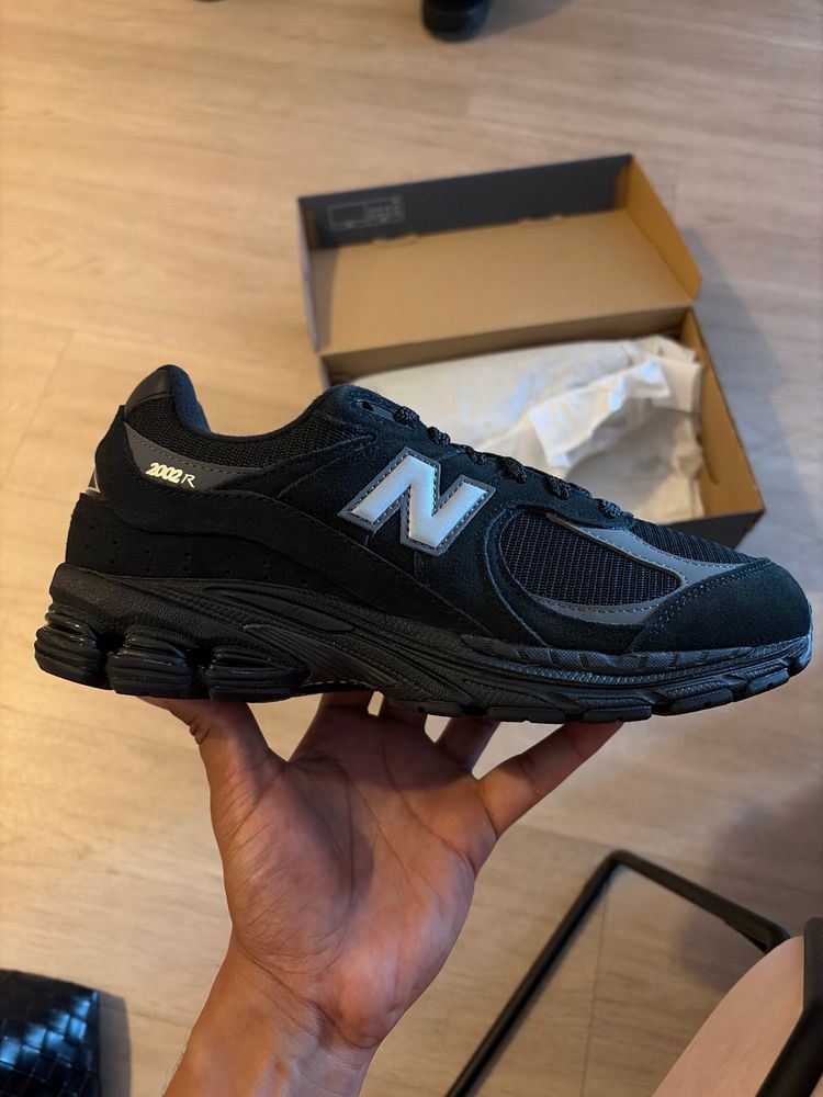 New Balance Black Sneakers
