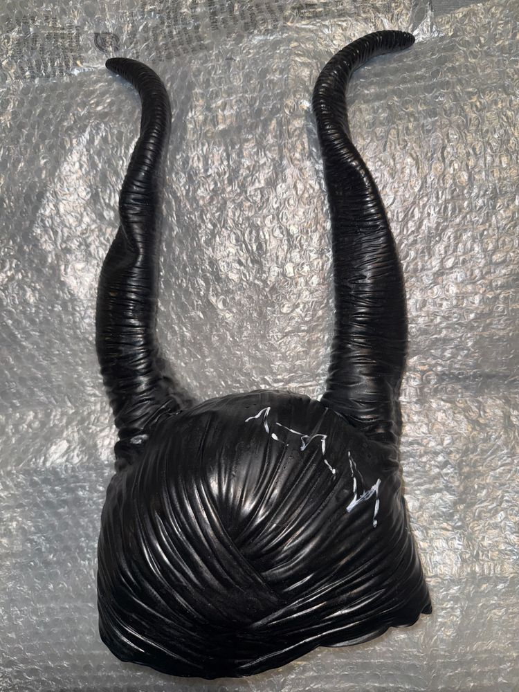 Angelina Jolie Copricapo “Maleficent Style” autografate 