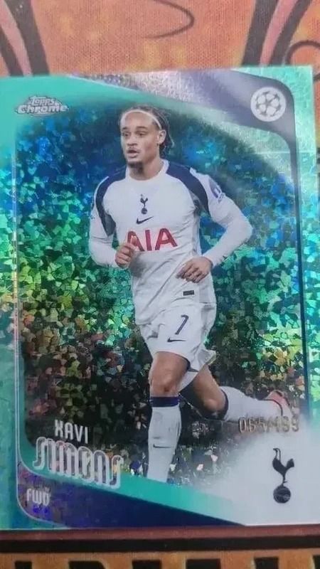 Immagine di Xavi Simons Topps Chrome UCC 2025-26 #85 Tottenham Aqua Mini Diamond Numerada 065/199 2