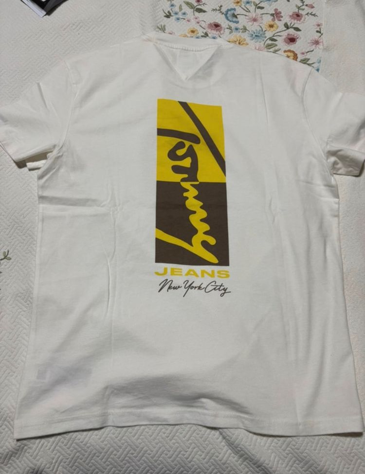 Immagine di Tommy Jeans White Graphic T-Shirt 3