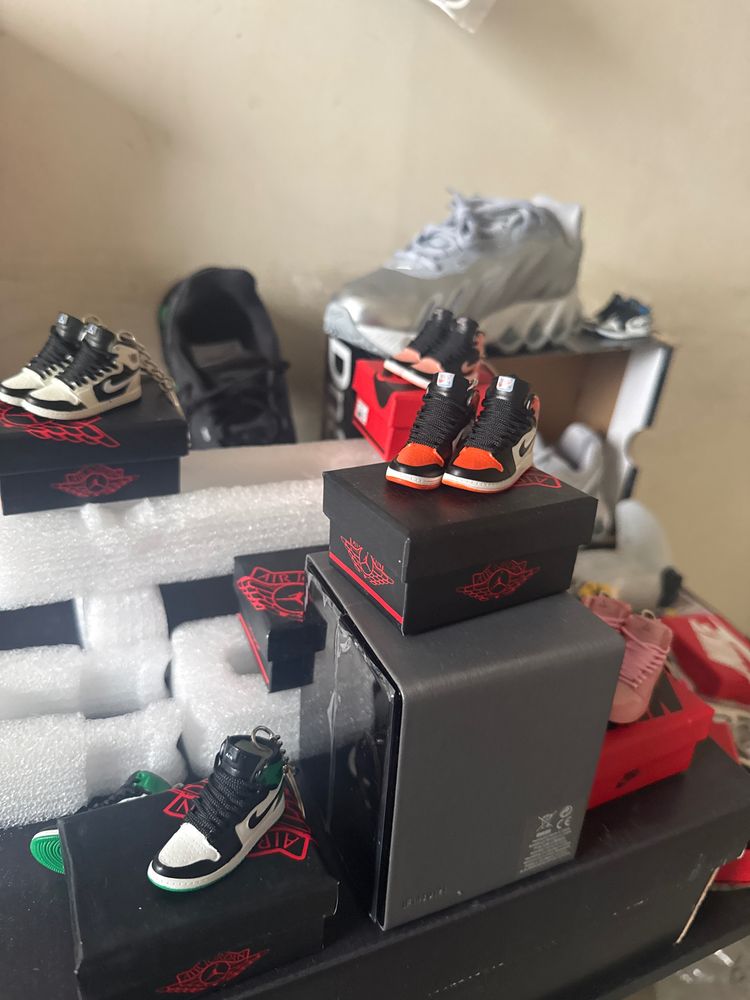 Other 2x Miniature Sneakers key ring with box  product image