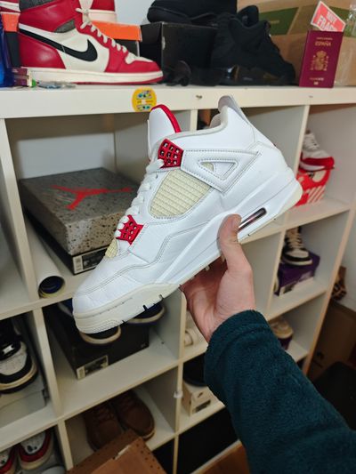 Jordan 4 Metallic Red