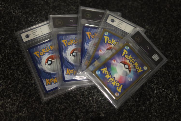 Pokémon Trading Card slabs  image 2