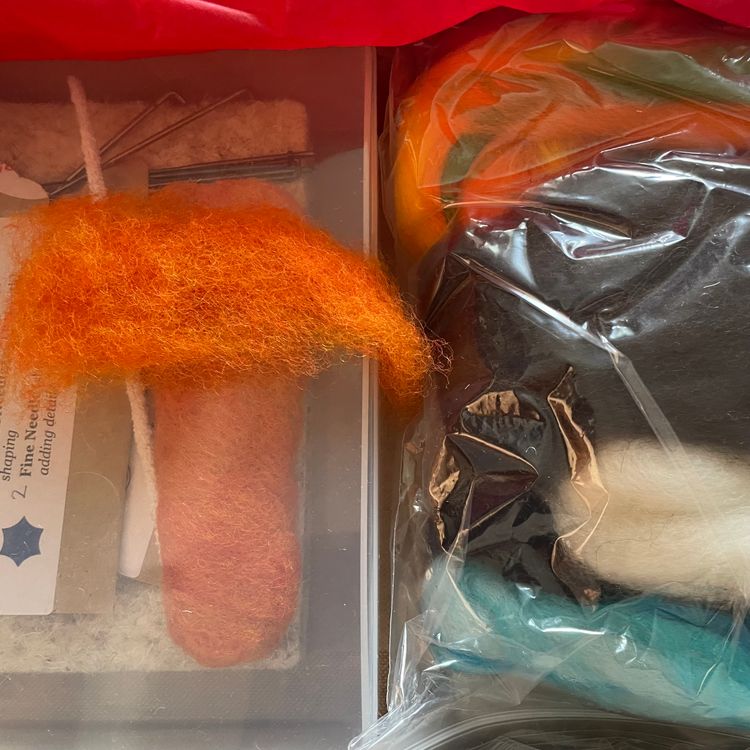 Makerss Box Giant Tiger Moth Felting Kit image 5