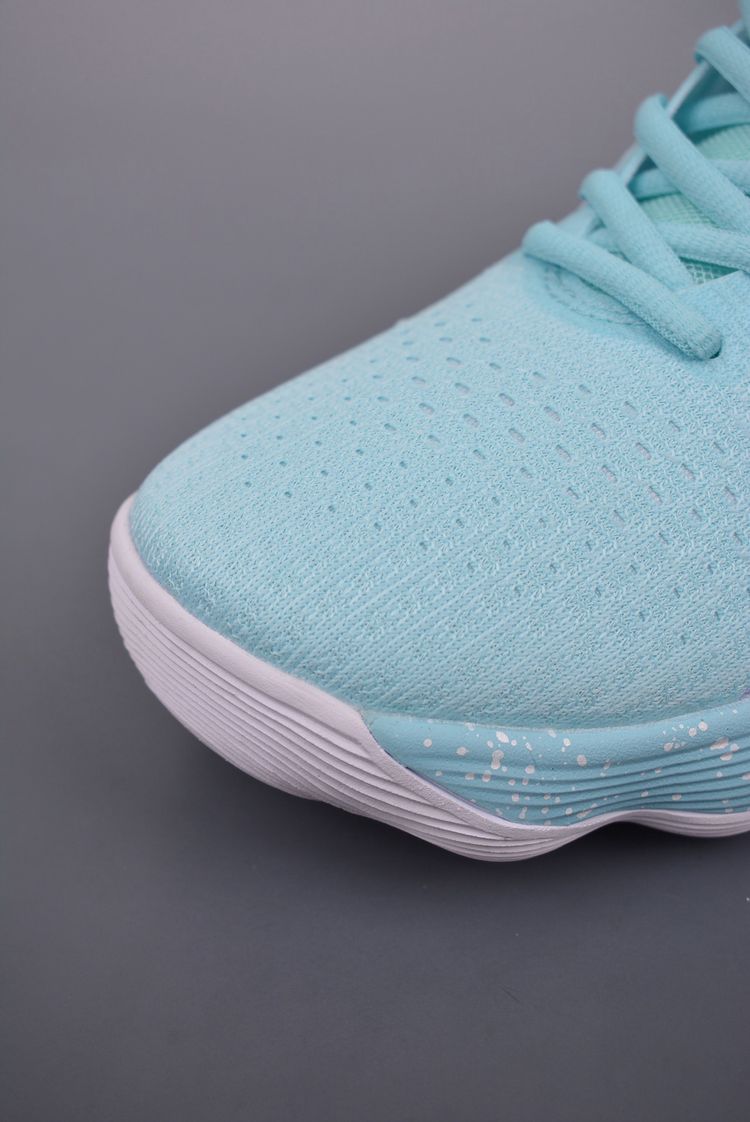 Sneakers image 3