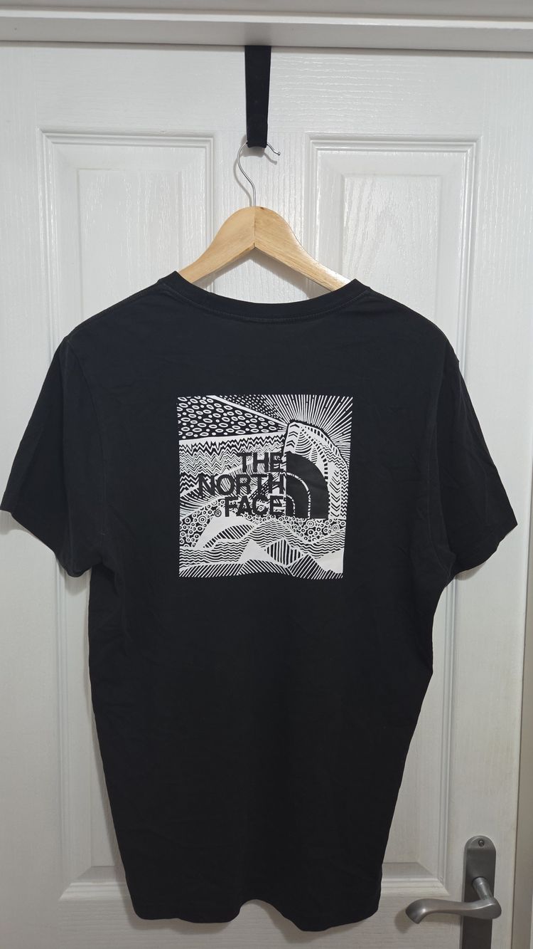 The North Face Black Graphic T-Shirt Mens Medium  image 1