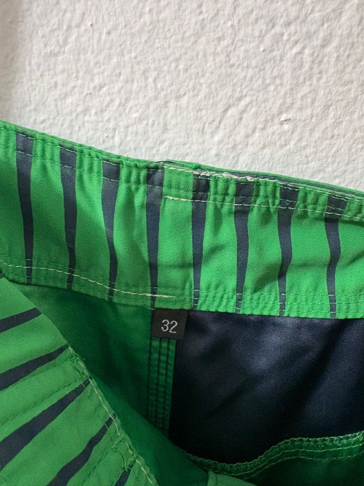 Immagine di Quick Silver Green And Black Plaid Shorts 2