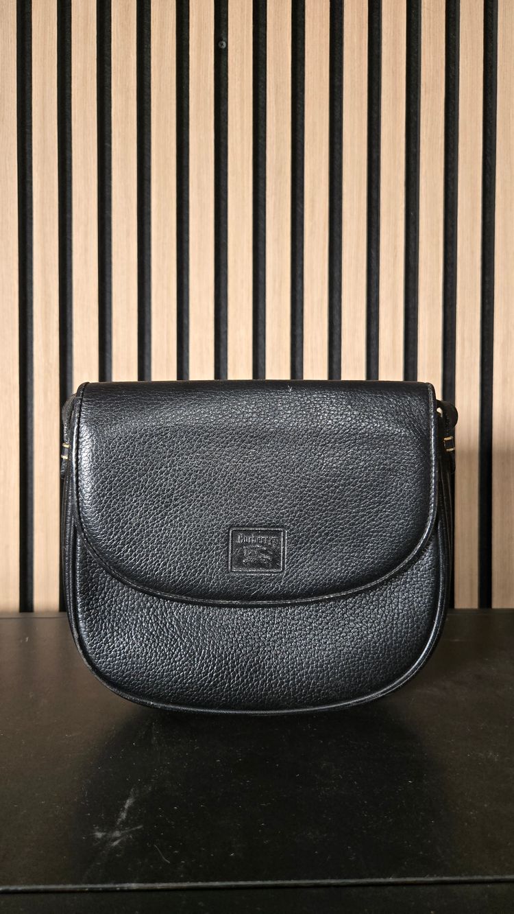 B44 Burberry Nova Check Shadow Horse Shoulder Bag Black