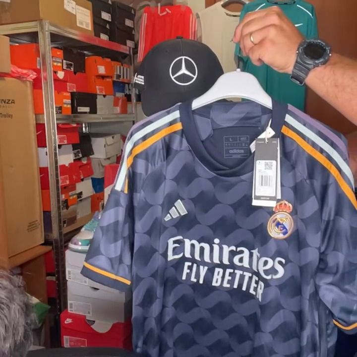 Other cappello piu maglia real L product image