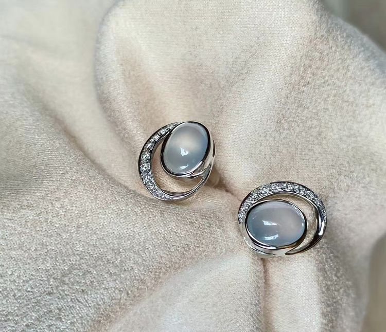 Immagine di Silver-Tone Earrings With Oval Stones And Crystals 1