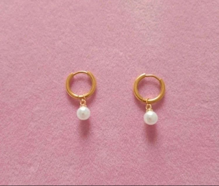 Orecchini piccoli cerchietti e perle 