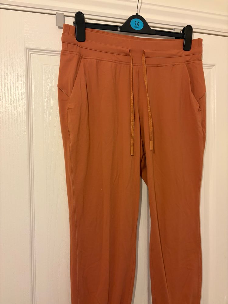 Immagine di Rust Orange Jogger leggings Lululemon UK 16 2