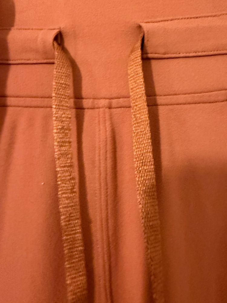 Immagine di Rust Orange Jogger leggings Lululemon UK 16 5