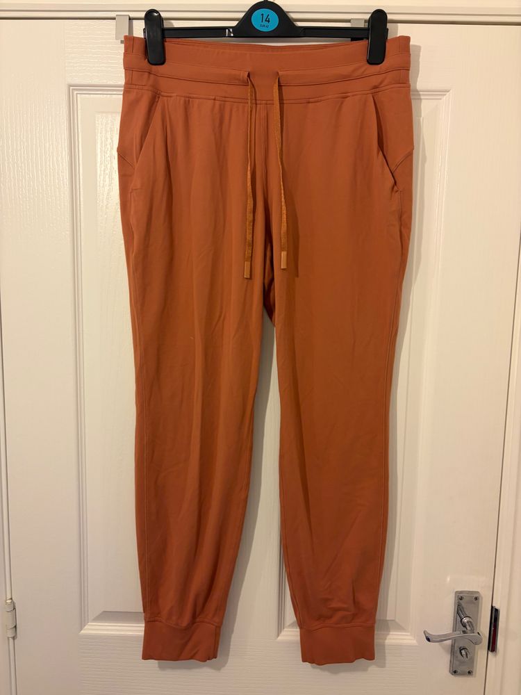Immagine di Rust Orange Jogger leggings Lululemon UK 16 1