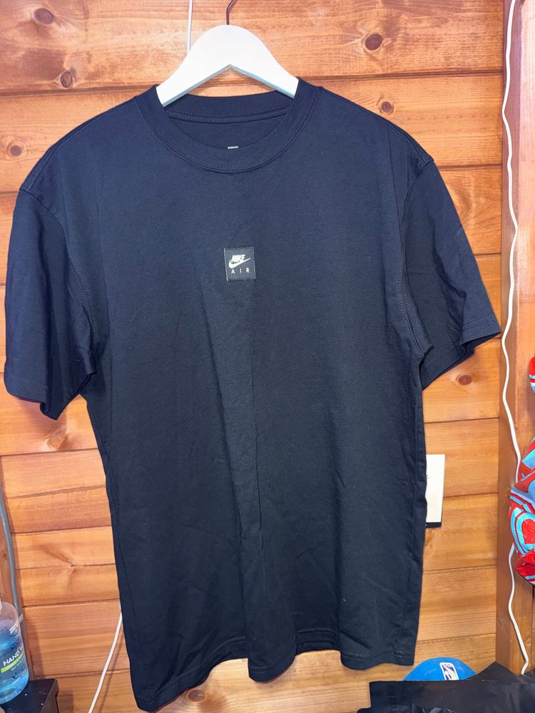 Nike Black Graphic T-Shirt Small