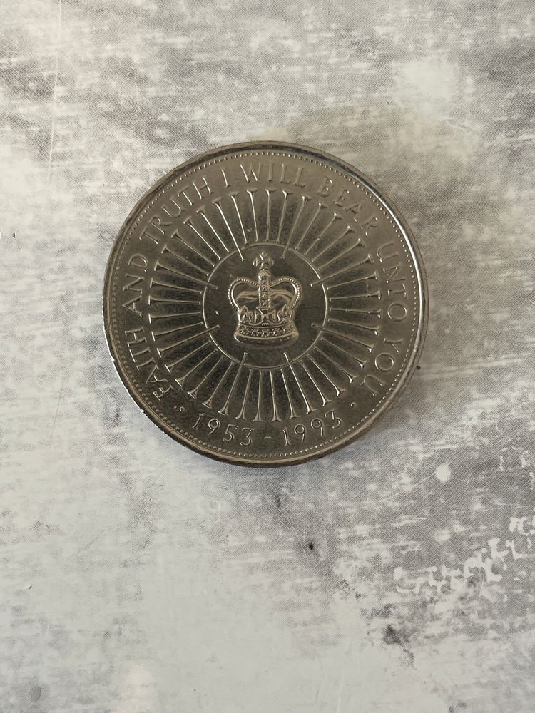 The coin presented is a British 5 pound coin from 1993, minted to commemorate the 40th anniversary of the coronation of Queen Elizabeth II. image 2