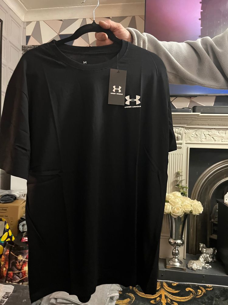Under Armour Black T-Shirt