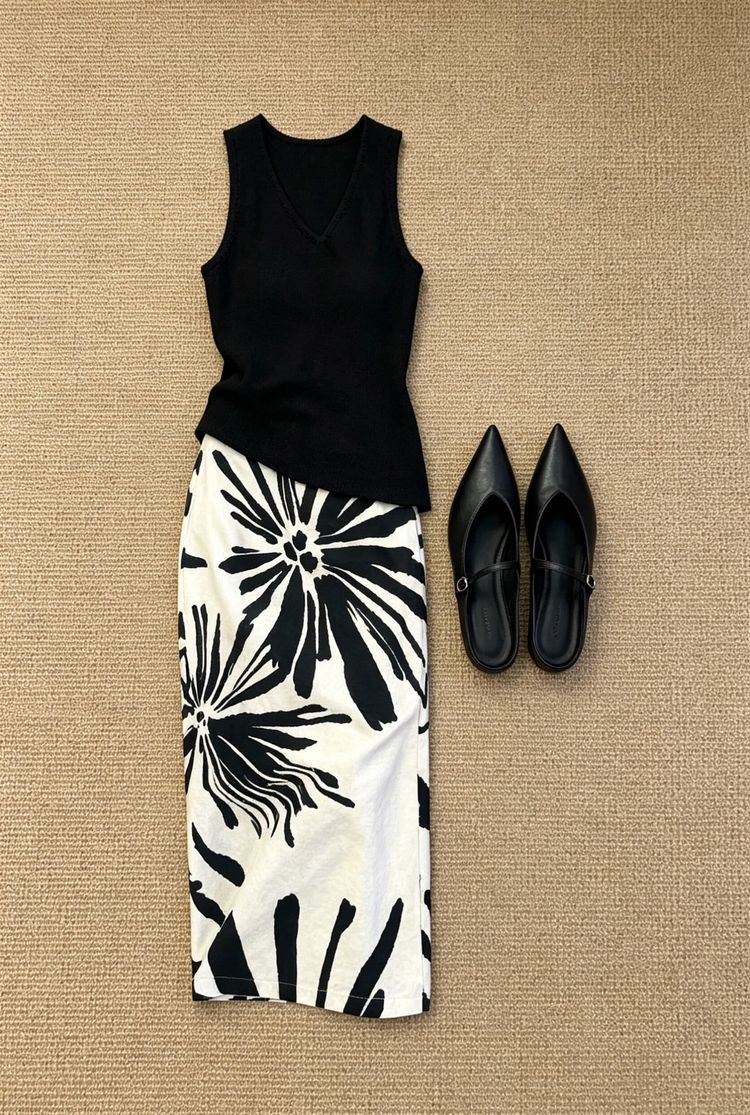 Black Sleeveless Top, Black And White Floral Skirt, Black Mary Jane Shoes
