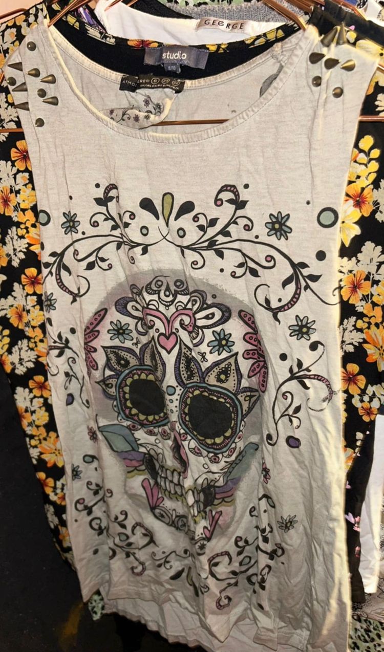 White Sleeveless Top With Skull Print