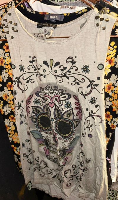 White Sleeveless Top With Skull Print
