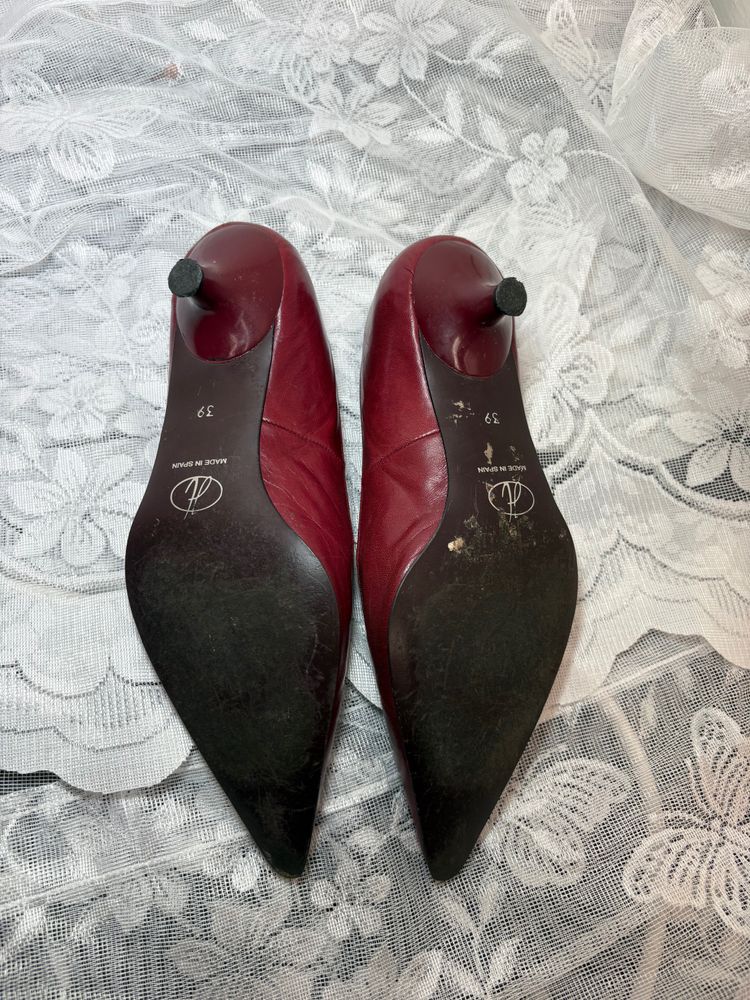 Vintage 80s/90s Leather Pointy Toe kitten Heels 7