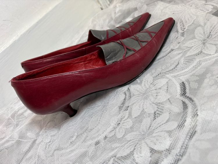 Vintage 80s/90s Leather Pointy Toe kitten Heels 2