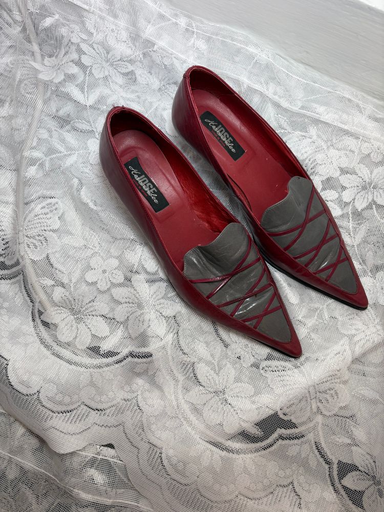 Vintage 80s/90s Leather Pointy Toe kitten Heels