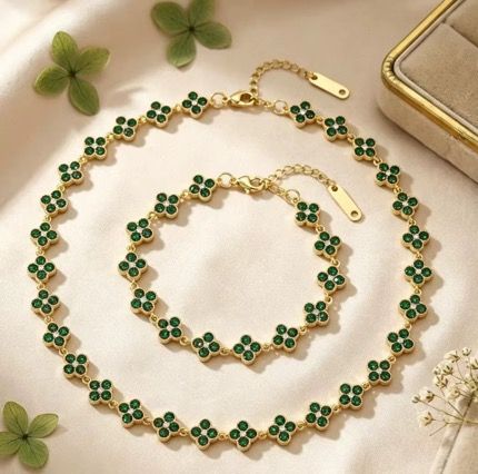 Immagine di Gold-Tone Necklace And Bracelet Set With Green Flower Accents 1
