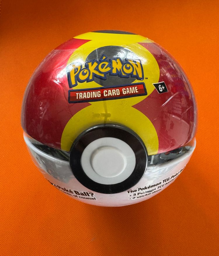 Pokémon Trading Card Game Poké Ball Tin